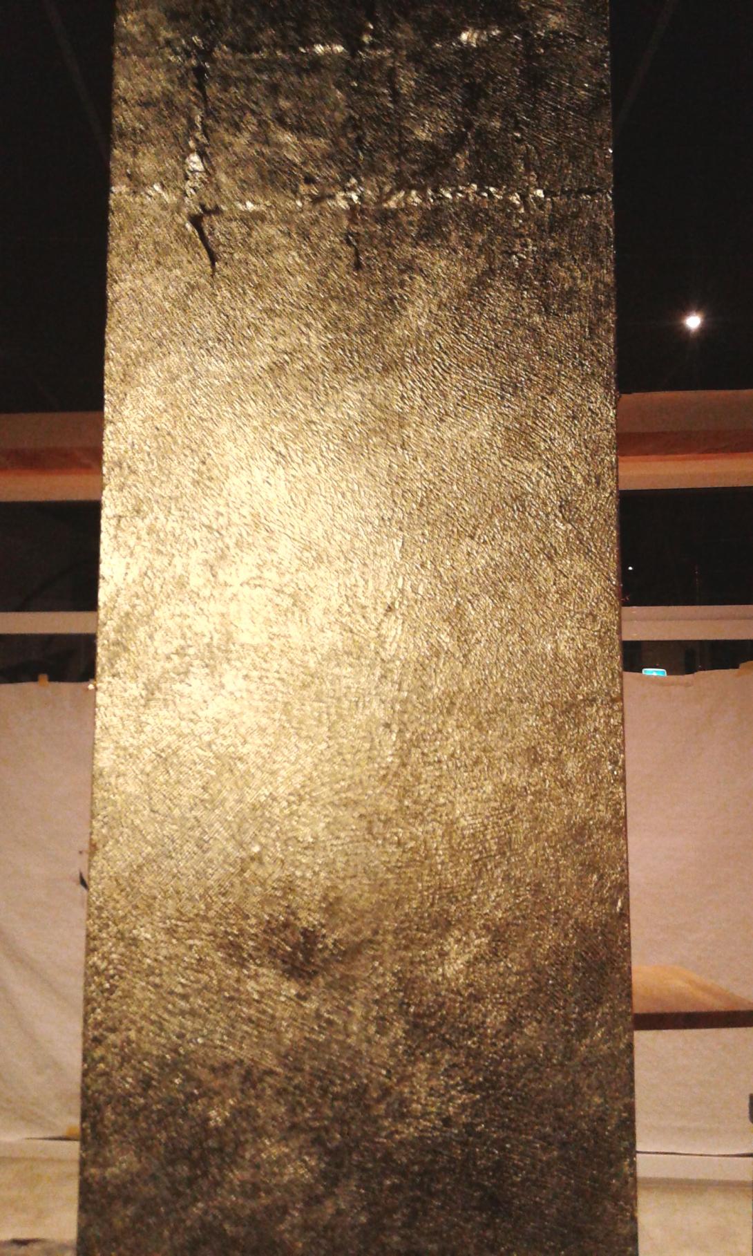 Säule mit Blattmetall vergoldet